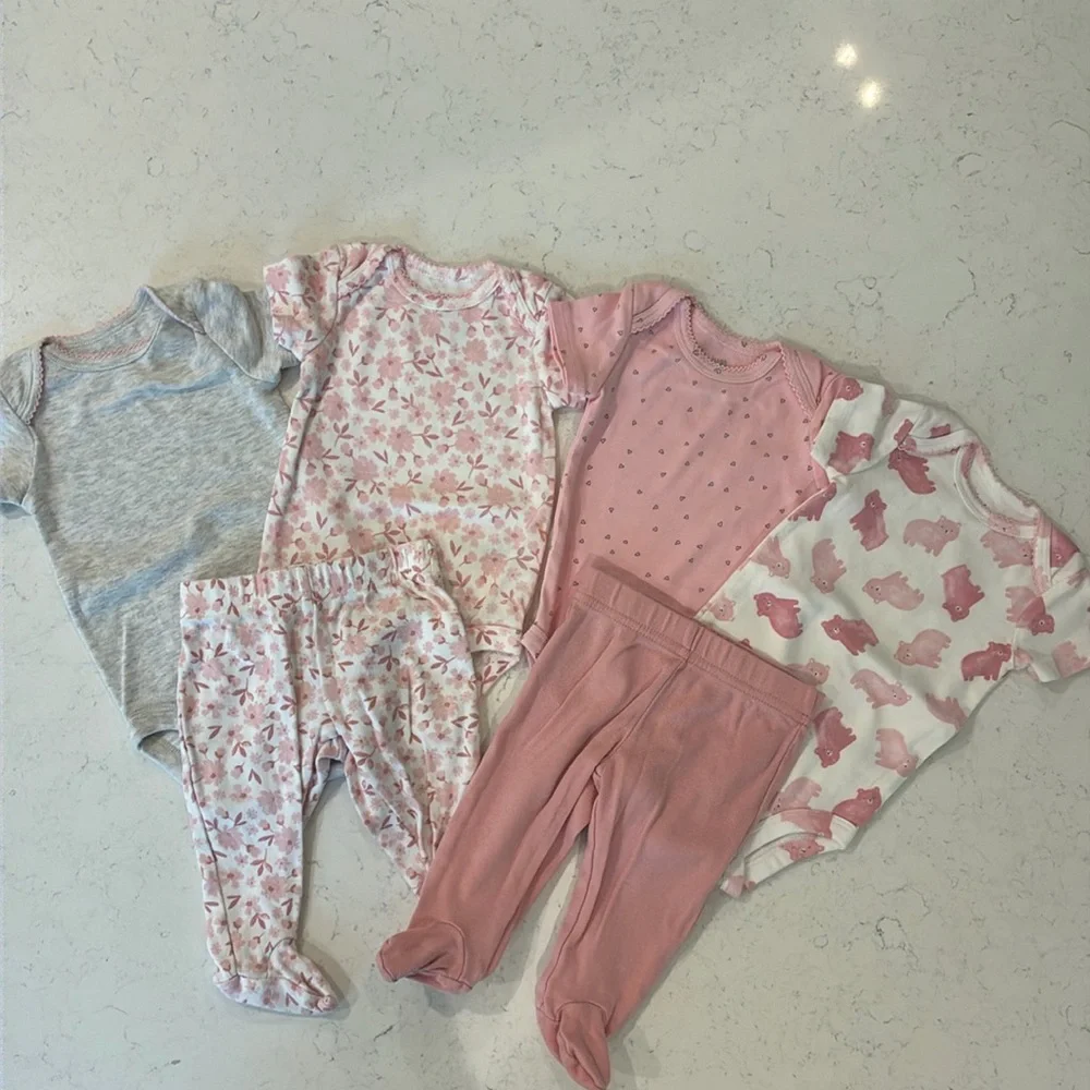 Just One You 4-pack of Onesies with Matching 2-pack of footie pants. Size 3M